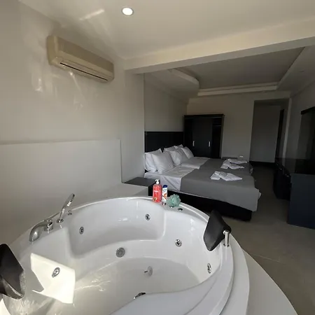 With Jacuzzi And Pool 10 Minutes From The Deadsea