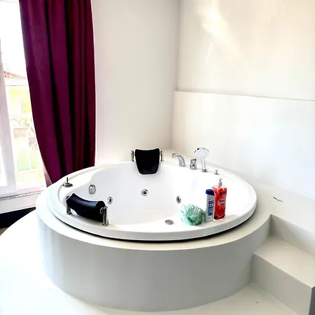 With Jacuzzi And Pool 10 Minutes From The Deadsea Apartment *