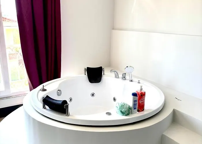 With Jacuzzi And Pool 10 Minutes From The Deadsea Apartment *